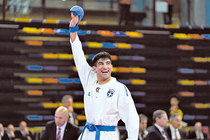 Grand Winner Διονύσης Ξένος