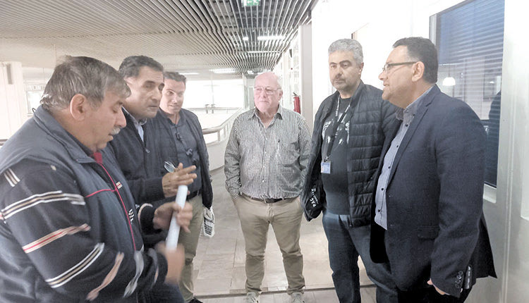 στο αεροδρόμιο το κλιμάκιο του ΚΚΕ