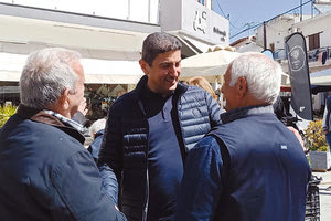 Στη λαϊκή αγορά του Τυμπακίου ο Λευτέρης Αυγενάκης