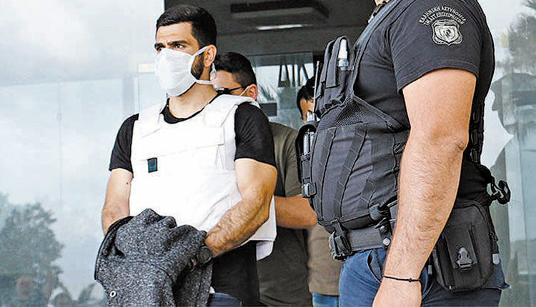 Ο 32χρονος  Μανόλης Καλομοίρης