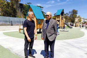 παιδική χαρά στο πάρκινγκ της Βίγλας