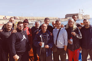 Στο πλευρό των αλιέων ο Αυγενάκης