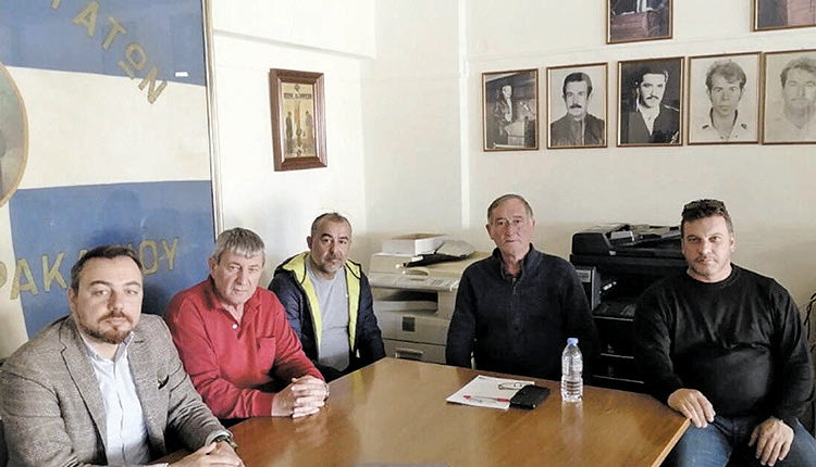 Συνάντηση Παρασύρη με τους λιμενεργάτες Ηρακλείου