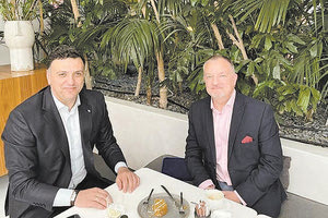 Ο Βασίλης Κικίλιας και ο πρέσβης του Ηνωμένου Βασιλείου στην Ελλάδα, Matthew Lodge