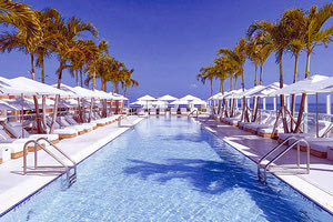 ξενοδοχείo πισίνα