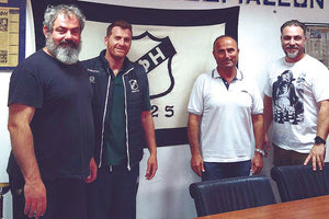 Οι προπονητές κ. Ζλατιλίδης, Φιτσανάκης, Ποτουρίδης με το μέλος του ΔΣ του Ερασιτέχνη ΟΦΗ κ. Σπαγουλάκη