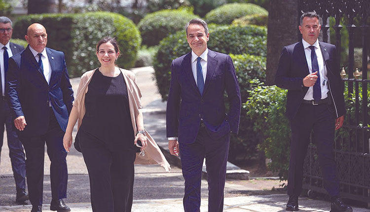 Τηλεφωνικά επέστρεψε τη διερευνητική εντολή ο Κυριάκος Μητσοτάκης.