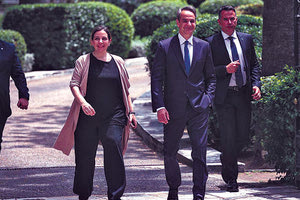 Δίπλα στον Μητσοτάκη!