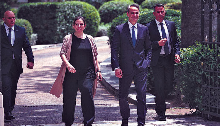 Δίπλα στον Μητσοτάκη!