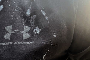 Επίθεση σε βάρος του με γιαούρτια, που μάλιστα πέτυχαν και τα παιδιά του, καταγγέλλει ο υπουργός Υγείας Θάνος Πλεύρης. Όπως έγραψε στο Twitter, το περιστατικό συνέβη  το μεσημέρι της Κυριακής, ενώ έτρωγε με την οικογένειά του σε μεζεδοπωλείο στα Πετράλωνα.