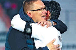 Υπονομή συστήνει ο Νταμπράουσκας