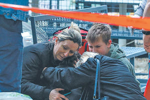 Συγκλονιστικές στιγμές έξω από το σχολείο του Βελιγραδίου