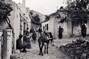 ΦΩΤΟΗΜΕΡΑΣ: Το χωριό Ξυδάς, σήμερα Λύττος. Ήταν Οκτώβριος 1942, φωτογράφος Karl Ottahal.