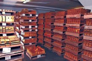 Ξεπουλάει τον χρυσό