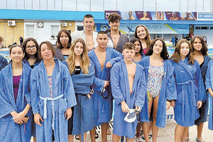 Η ομάδα των Δελφινιών που πήρε μέρος στους αγώνες