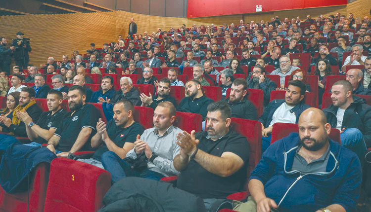 Θερμό χειροκρότημα απέσπασε η προβολή του πρώτου επεισοδίου του «Black Flame Rising» 