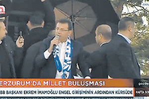 Έχουν ξεφύγει στην Τουρκία! Οι οπαδοί του Ερντογάν φτάνουν στα άκρα. Πέτρες πετούσαν στον Ιμάμογλου στο Ερζερούμ.