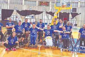 Πανηγυρίζει η ομάδα του ΑΣΚΑ Ηρακλείου για την επιστροφή της στην Α1 κατηγορία μπάσκετ