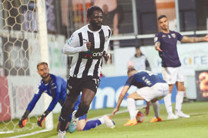 Ο Ντίκο μόλις έχει ισοφαρίσει και τρέχει να πανηγυρίσει