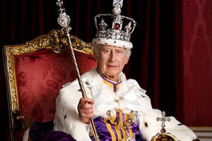 Δύο ημέρες μετά τη στέψη του βασιλιά Καρόλου, δόθηκε στη δημοσιότητα το πρώτο επίσημο πορτρέτο του.