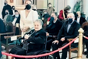 Πένθος για τον Αρχιεπίσκοπο Ευγένιο ο οποίος έχασε τον άνθρωπο που τον μεγάλωσε και ήταν δίπλα του σε όλη του τη ζωή. Η αγαπημένη θεία τού Αρχιεπισκόπου, η Γιαννούλα Τζαγκαράκη, έφυγε από τη ζωή χθες πλήρης ημερών, σε ηλικία 98 ετών.