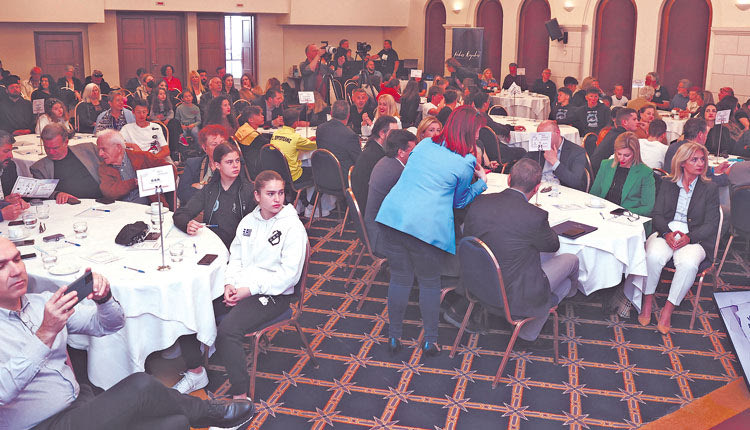   Αρκετός κόσμος στην εκδήλωση «Αθλητισμός και Νέοι»