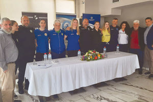 Οι πρόεδροι της ΕΟΠΕ και του ΟΦΗ με τον αντιπεριφερειάρχη κ. Πιτσούλη, προπονητές και αθλήτριες που συμμετέχουν στην διοργάνωση