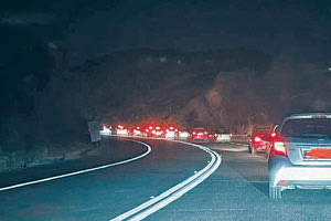 Τα λέει ο Γιάννης Λιονάκης αλλά ποιος τον ακούει: «ΧΑΝΙΑ-ΗΡΑΚΛΕΙΟ 2.45’! Αναχώρηση 09.40, άφιξη 12.25... Άλλος φίλος μου λέει πως όση ώρα έκανε Ρέθυμνο-Αγία Πελαγία, έκανε και Αγία Πελαγία-Παντάνασσα! Και ένα ακόμη στοιχείο, μετρήθηκαν 620 οχήματα σε αναμονή την παραπάνω ώρα. Ενδιαφέρει κάποιον αυτή η λειτουργία του ΒΟΑΚ; Το καλοκαίρι το σκεφτόμαστε;