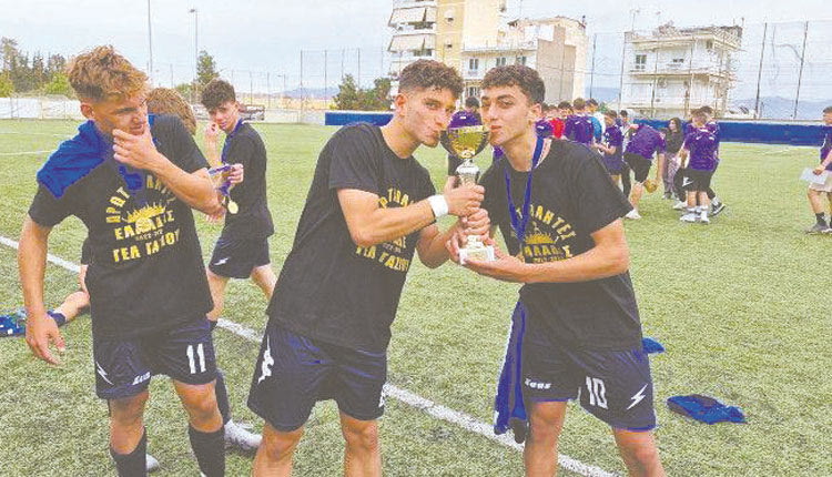 ΠΑΝΕΛΛΗΝΙΟΝΙΚΗΣ ΣΤΟ ΠΟΔΟΣΦΑΙΡΟ ΓΙΑ ΠΡΩΤΗ ΦΟΡΑ ΣΤΗΝ ΙΣΤΟΡΙΑ ΤΟΥ ΚΑΙ ΠΑΕΙ ΣΤΟ ΠΑΓΚΟΣΜΙΟ 
ΠΟΥ ΘΑ ΓΙΝΕΙ ΣΤΟ ΜΑΡΟΚΟ 20-30 ΙΟΥΛΙΟΥ 