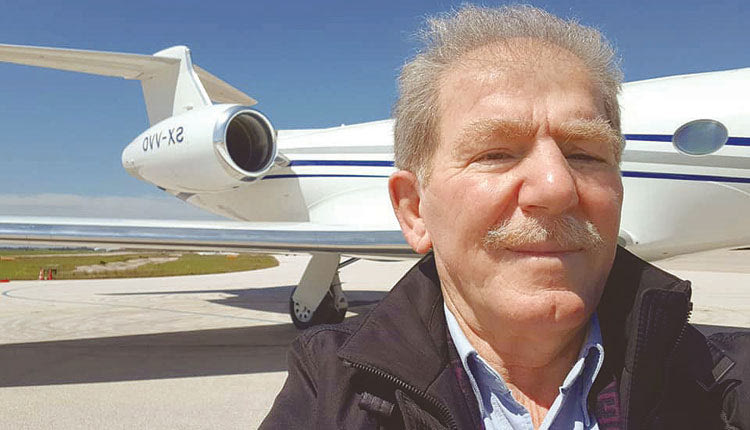 Ο κ. Διονύσιος Κουρής, συνταξιούχος ιπτάμενος της Πολεμικής Αεροπορίας, κυβερνήτης αεροσκαφών Πολιτικής Αεροπορίας και εκπαιδευτής πιλότων