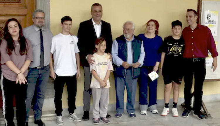 Μια πολύ όμορφη εκδήλωση με τίτλο «ΜΑΤ στο Αλτσχάιμερ» πραγματοποιήθηκε στον εξωτερικό χώρο της Βασιλικής του Αγίου Μάρκου με θέμα την πρόληψη της νόσου μέσα από το σκάκι.