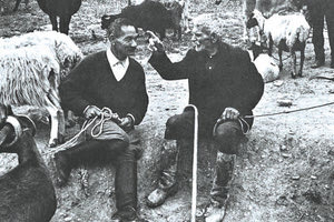 ΦΩΤΟΗΜΕΡΑΣ: Κρήτη, από το βιβλίο The Greek Islands, Lawrence Durrell, 1980. (Φωτογράφος Κωνσταντίνος Μάνος).