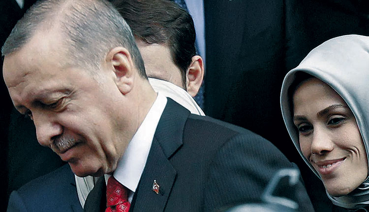 Η κόρη του Ρετζέπ Ταγίπ Ερντογάν επιτέθηκε στη Δύση και τον Χριστιανισμό κατά τη διάρκεια της καταμέτρησης των αποτελεσμάτων στη Τουρκία για τις εκλογές.