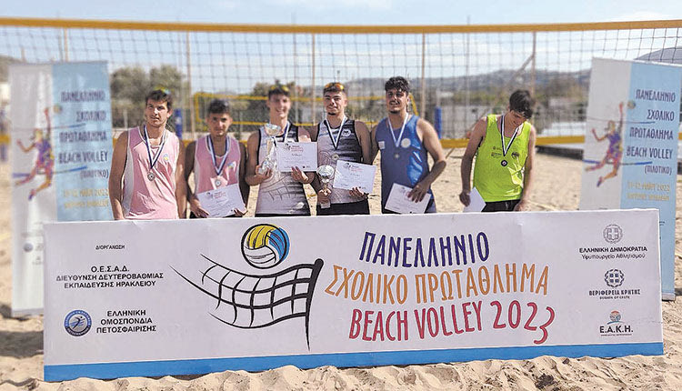 Από την απονομή των αγοριών στο Πανελλήνιο Μπιτς βόλεϊ
