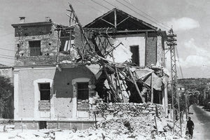 ΦΩΤΟΗΜΕΡΑΣ: Μάιος 1941. Βομβαρδισμοί στην Κρήτη από τους Γερμανούς.
