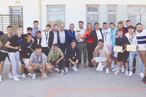 Η ομάδα του ΓΕΛ Γαζίου που βραβεύτηκε στη χθεσινή εκδήλωση για την πρωτιά που κατέκτησε στο Πανελλήνιο Πρωτάθλημα