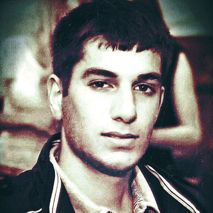 Η ιστορία του Βαγγέλη Γιακουμάκη στη θεατρική σκηνή