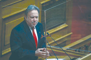 Αποσύρθηκε την τελευταία στιγμή ο Γιώργος Κατρούγκαλος