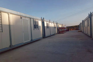 Κάλπες μέσα σε οικίσκους για τους σεισμόπληκτους