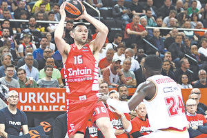 Με κορυφαίο τον Παπανικολάου ο Ολυμπιακός προκρίθηκε στον τελικό του «φάιναλ φορ»