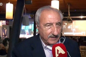 «Ο Νίκος Ανδρουλάκης έβαλε το ΠΑΣΟΚ στο εφαλτήριο, από εδώ και πέρα το ΠΑΣΟΚ θα έχει μόνο άνοδο» δήλωσε στον τηλεοπτικό σταθμό Alpha ο πατέρας του προέδρου του Κινήματος, Μαρίνος Ανδρουλάκης. «Ξαναζούμε παλιές δόξες και νομίζω ότι από εδώ και πέρα τα πράγματα θα είναι πολύ καλύτερα» πρόσθεσε.