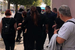 Αναστάτωση έξω από το Δικαστικό Μέγαρο Ηρακλείου