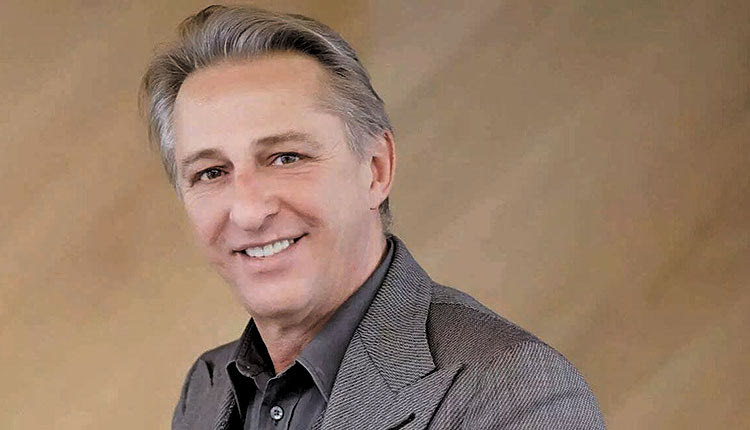 Από τις δημόσιες ευχαριστίες τους για όσους βοήθησαν στον περιφερειακό σχεδιασμό και στην μεγάλη σύγχρονη μονάδα στο Αμάρι, ο περιφερειάρχης, ο πρόεδρος του ΕΣΔΑΚ και ο δήμαρχος Αμαρίου αναφέρθηκαν διαδοχικά στα ονόματα τιμώντας τη μνήμη των δύο απόντων, της αείμνηστης αντιπεριφερειαρχη -στελεχους του ΕΣΔΑΚ Βιργινίας Μανασάκη και του ιδιοκτήτη και προέδρου της ανάδοχου εταιρείας "Θαλής" Βασίλη Παπαζήση, που επίσης έφυγε πρόσφατα. Η αναφορά δικαίως προκάλεσε συγκίνηση σε όλους και δικαίως άξιζαν την αναφορά.