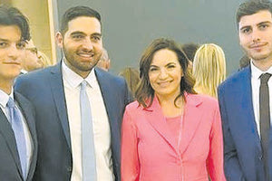 Μαζί με την Όλγα Κεφαλογιάννη (Α' Αθηνών) και τον Γιάννη Κεφαλογιάννη (Ρεθύμνου), που ήταν ήδη μέλη της προηγούμενης Βουλής, βουλευτής εξελέγη και ο Κωνσταντίνος Κεφαλογιάννης (Ηρακλείου), εξάδελφος της Όλγας, ο οποίος αποτελεί τον νεότερο σε ηλικία βουλευτή του Ελληνικού Κοινοβουλίου.