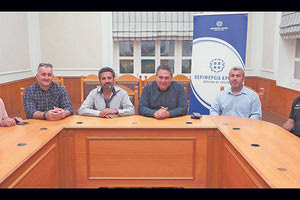 Ο κ. Πιτσούλης με τους εκπροσώπους σωματείων Μεσσαράς