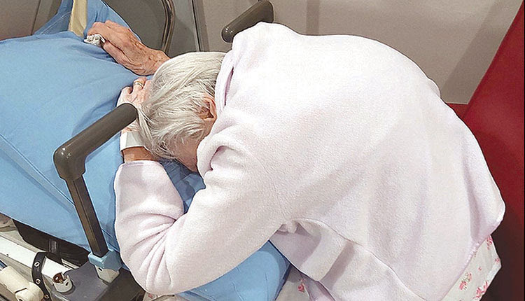 Ο ΓΟΛΓΟΘΑΣ ΜΙΑΣ 69ΧΡΟΝΗΣ
Δούλεψε 40 χρόνια και ζει με τον καρκίνο και δανεικά
