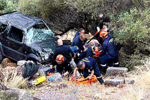 40χρονη οδηγός έπεσε σε γκρεμό της Ελούντας