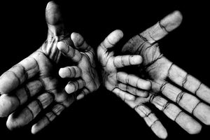 έκθεση φωτογραφίας  με τίτλο  «Η Ζωή στα Χέρια Μου» του Γιώργου Ξηρογιάννη