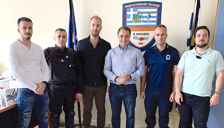 Επίσκεψη Μάξιμου Σενετάκη στο Αστυνομικό Μέγαρο Ηρακλείου 