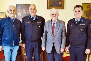 Επίσκεψη υποστράτηγου του Πυροσβεστικού Σώματος στον δήμαρχο